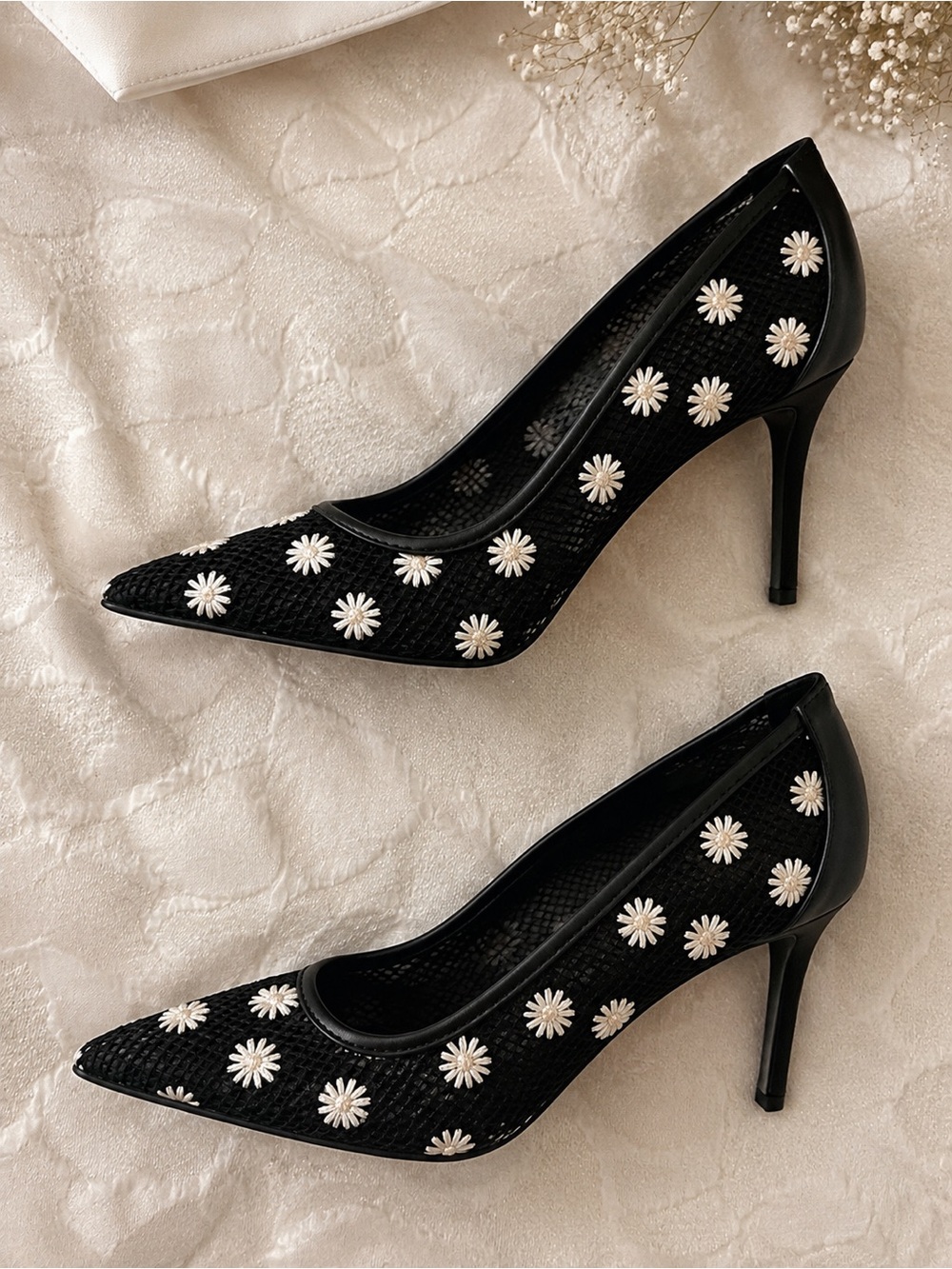 BCBG generation Bissha-4 Black Daisy Mesh Pumps – Size 6